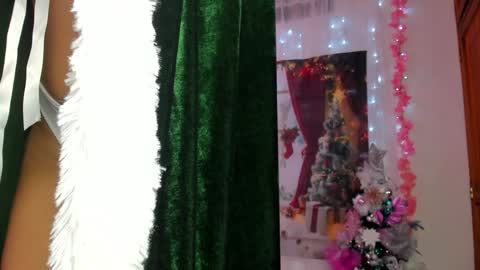 Snapshot of alaia_love77 chatting on December 24, 7:00 pm Alaia online show from December 24, 7:00 pm