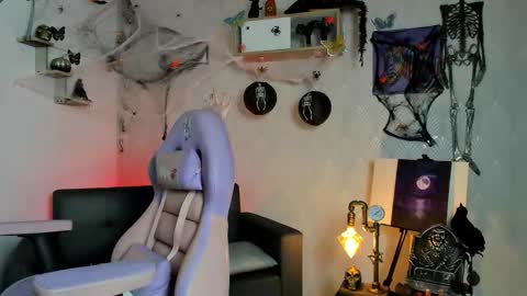 Snapshot of alaia_love77 chatting on October 17, 10:02 pm Alaia online show from October 17, 10:02 pm