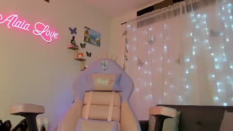 Snapshot of alaia_love77 chatting on December 16, 6:27 pm Alaia online show from December 16, 6:27 pm