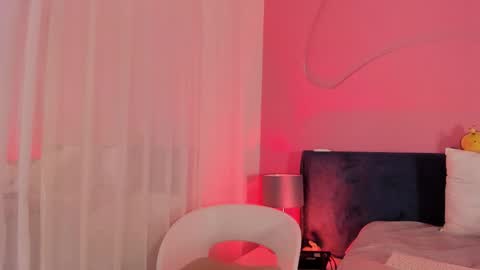 Snapshot of alaia_manson chatting on September 25, 11:53 am Alaia online show from September 25, 11:53 am