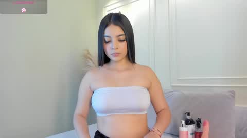 alana_cutte online show from June 2, 4:46 am