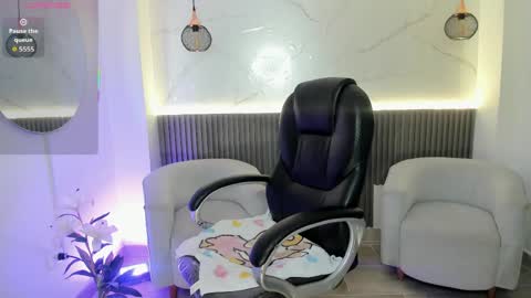 alana  online show from May 12, 7:09 pm