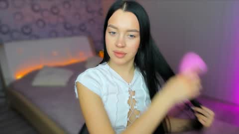 alanamell online show from January 21, 6:45 pm