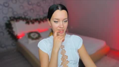 alanamell online show from December 14, 6:20 pm