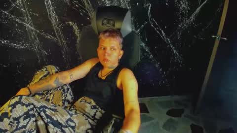 Snapshot of alanred_ chatting on October 11, 2:27 am alanred_ online show from October 11, 2:27 am