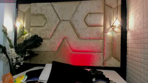 aleja__slav3 online show from May 5, 9:18 pm