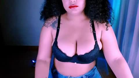 Snapshot of alejandra_conde chatting on February 19, 11:36 pm Alejandra online show from February 19, 11:36 pm
