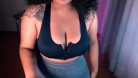 Snapshot of alejandra_conde chatting on December 14, 12:11 am Alejandra online show from December 14, 12:11 am