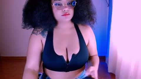 Snapshot of alejandra_conde chatting on February 17, 10:27 pm Alejandra online show from February 17, 10:27 pm