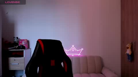 AlessandraMoreli Its my birthday online show from April 22, 8:06 pm