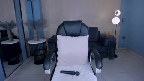 ALESSA ROMERO  online show from October 4, 8:57 pm