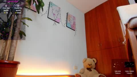 Snapshot of alessia1__ chatting on February 18, 7:43 pm Alessia online show from February 18, 7:43 pm