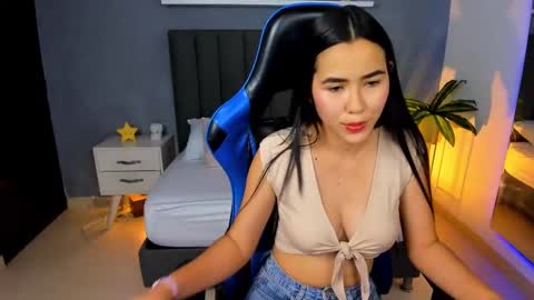 Snapshot of alessia_leroy chatting on January 31, 7:40 pm A L E S S I A online show from January 31, 7:40 pm