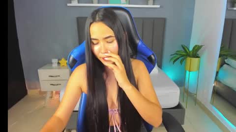 Snapshot of alessia_leroy chatting on February 5, 9:07 pm A L E S S I A online show from February 5, 9:07 pm