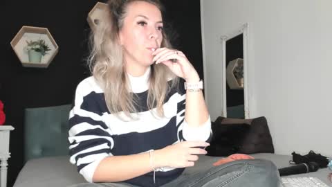 Snapshot of alesys69 chatting on December 3, 8:39 pm alesys69 online show from December 3, 8:39 pm