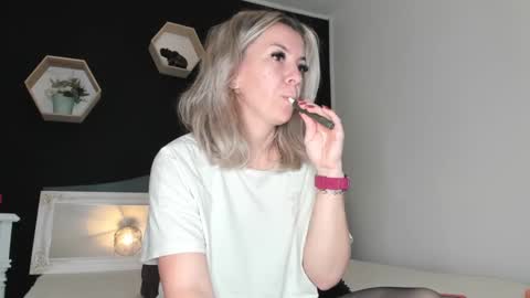 Snapshot of alesys69 chatting on March 9, 10:19 pm alesys69 online show from March 9, 10:19 pm