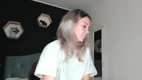 Snapshot of alesys69 chatting on December 30, 12:00 am alesys69 online show from December 30, 12:00 am