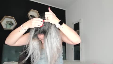 Snapshot of alesys69 chatting on January 9, 10:31 pm alesys69 online show from January 9, 10:31 pm