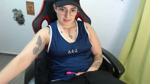 Snapshot of alex_parker07 chatting on December 12, 10:42 pm Alex Parker online show from December 12, 10:42 pm