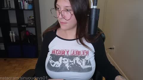 dont be afraid to click social media link its  working  just click on that  online show from November 14, 12:32 am