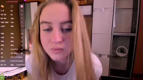 Snapshot of alexa_glory chatting on December 4, 12:36 pm Alexa online show from December 4, 12:36 pm