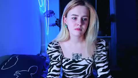 Snapshot of alexa_pirs chatting on March 1, 7:48 pm alexa_pirs online show from March 1, 7:48 pm