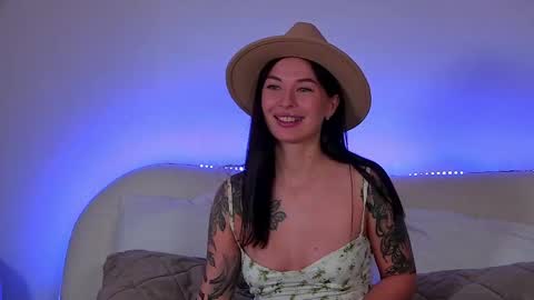Snapshot of alexandrabloom chatting on March 1, 6:32 pm AlexandraBloom online show from March 1, 6:32 pm