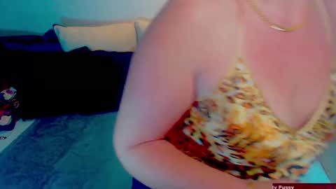 Snapshot of alexine_mcqueen chatting on January 19, 5:26 am Alexine McQueen online show from January 19, 5:26 am