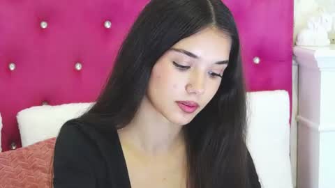 alexisdevine online show from August 3, 9:15 am