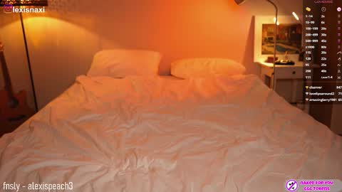 Snapshot of alexispeach chatting on October 18, 11:28 pm Alexis--  online show from October 18, 11:28 pm