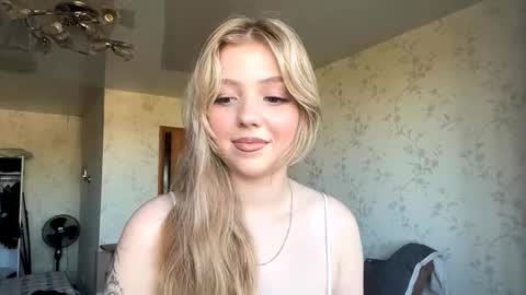 Snapshot of alfrediamalcom chatting on September 30, 7:25 am Maria online show from September 30, 7:25 am