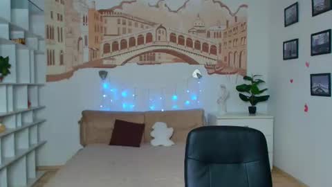 Alica online show from June 9, 6:29 pm