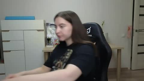 Alice online show from April 25, 3:20 pm