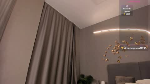 alice_bluue online show from February 13, 11:45 am