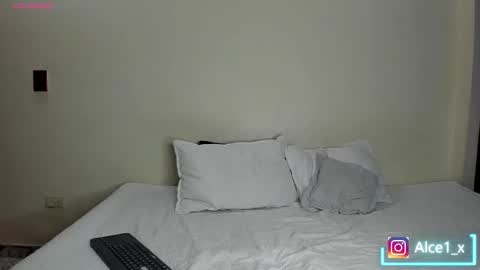 Manuela online show from November 23, 1:30 am