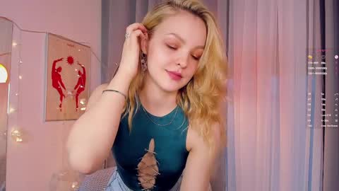 Alice  online show from April 3, 4:05 pm