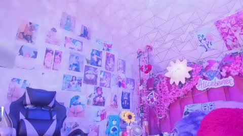     online show from April 11, 9:40 pm