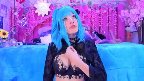     online show from April 25, 8:50 pm