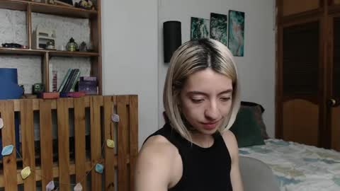 alicee_logan_ online show from April 25, 2:47 am