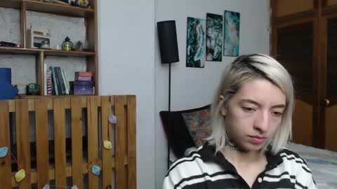 alicee_logan_ online show from April 23, 12:41 am