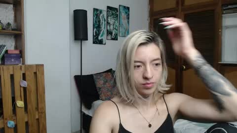 alicee_logan_ online show from April 20, 3:42 am