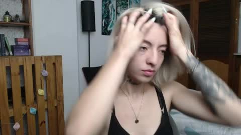 alicee_logan_ online show from April 26, 2:53 am