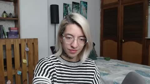 alicee_logan_ online show from April 27, 3:03 am