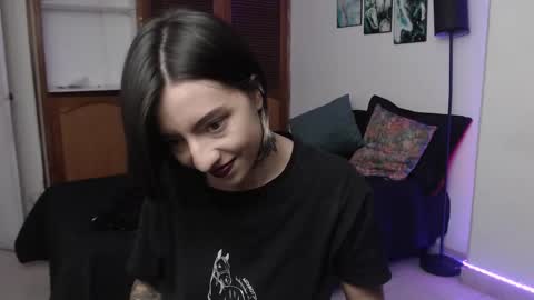 alicee_logan_ online show from October 19, 2:46 am