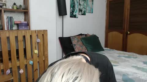 alicee_logan_ online show from April 24, 2:25 am