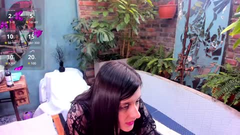 Snapshot of alicee_milf_ chatting on December 6, 12:27 pm Aleja online show from December 6, 12:27 pm