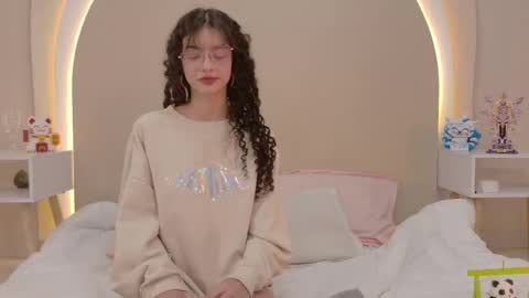 alice online show from April 25, 6:05 pm