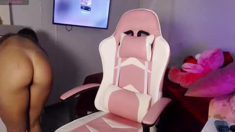 Snapshot of alicee_wonders chatting on October 16, 6:54 pm Alice online show from October 16, 6:54 pm