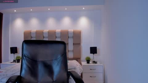 aliceebroownn online show from April 21, 1:42 am