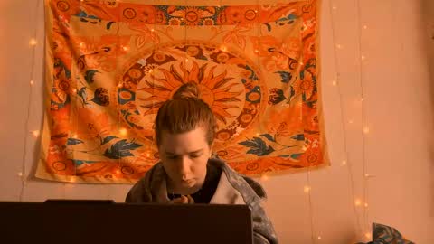 Alice online show from April 17, 6:04 am